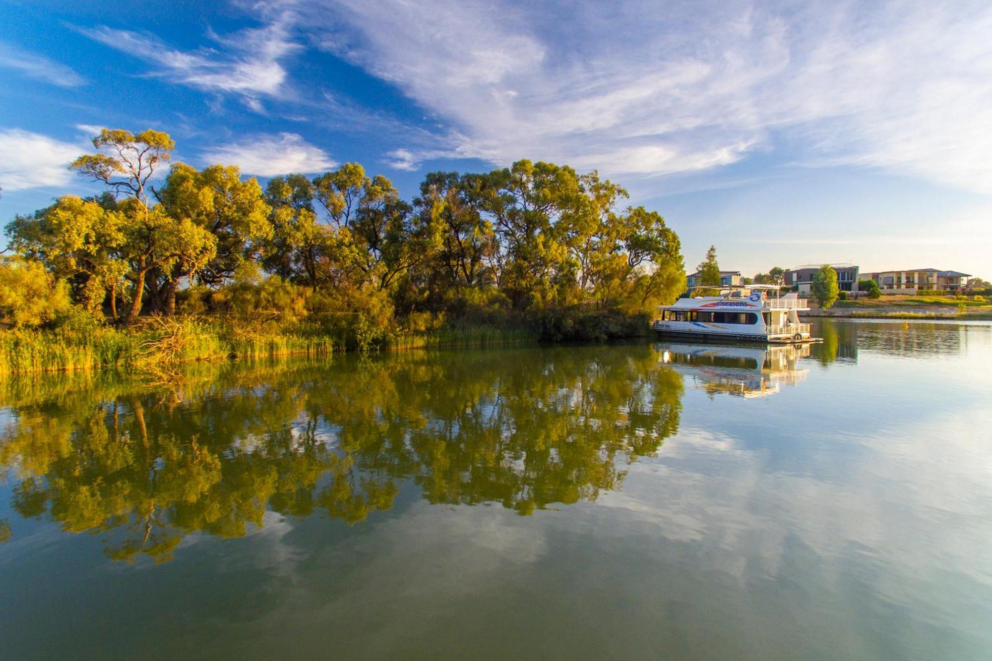 Отель All Seasons Houseboats Милдьюра Номер фото